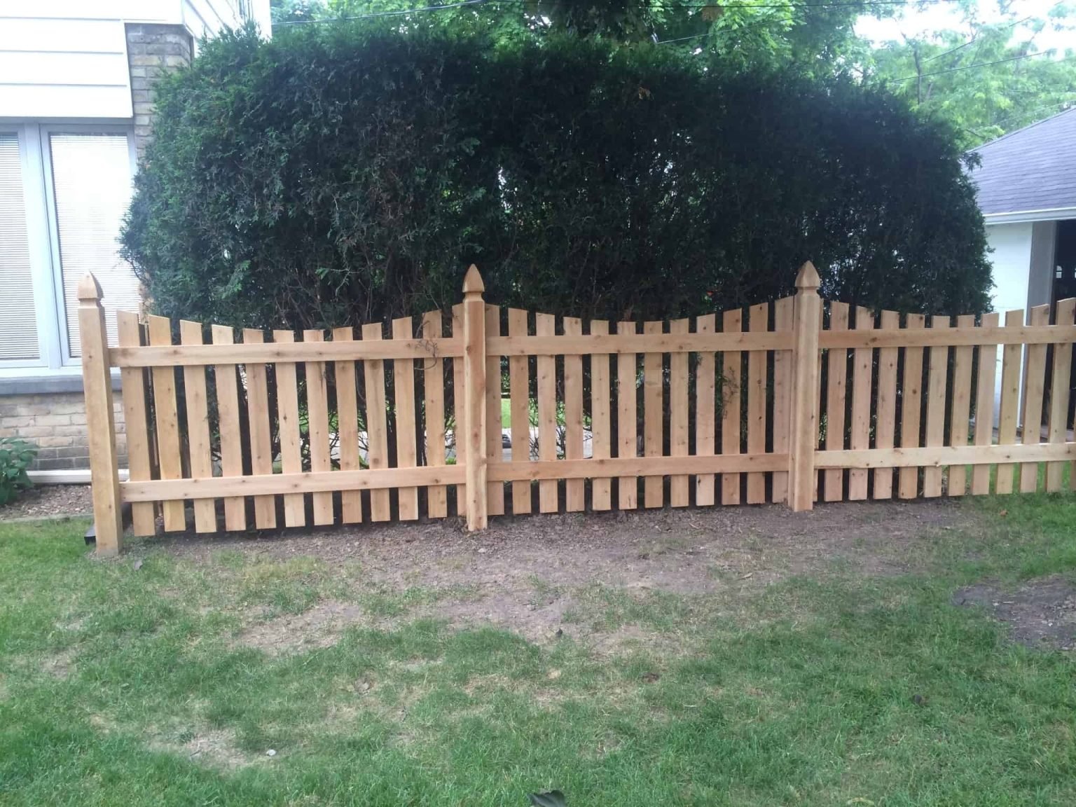 4 Ft Picket Wood Fence with Dip | Centreville, VA - 006