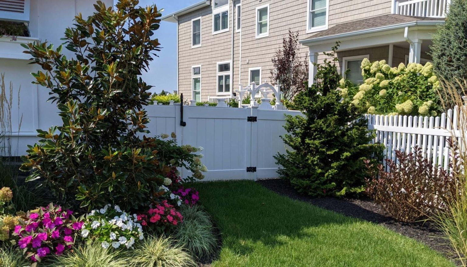 4 Ft White Vinyl Fence | Falls Church, VA - 002