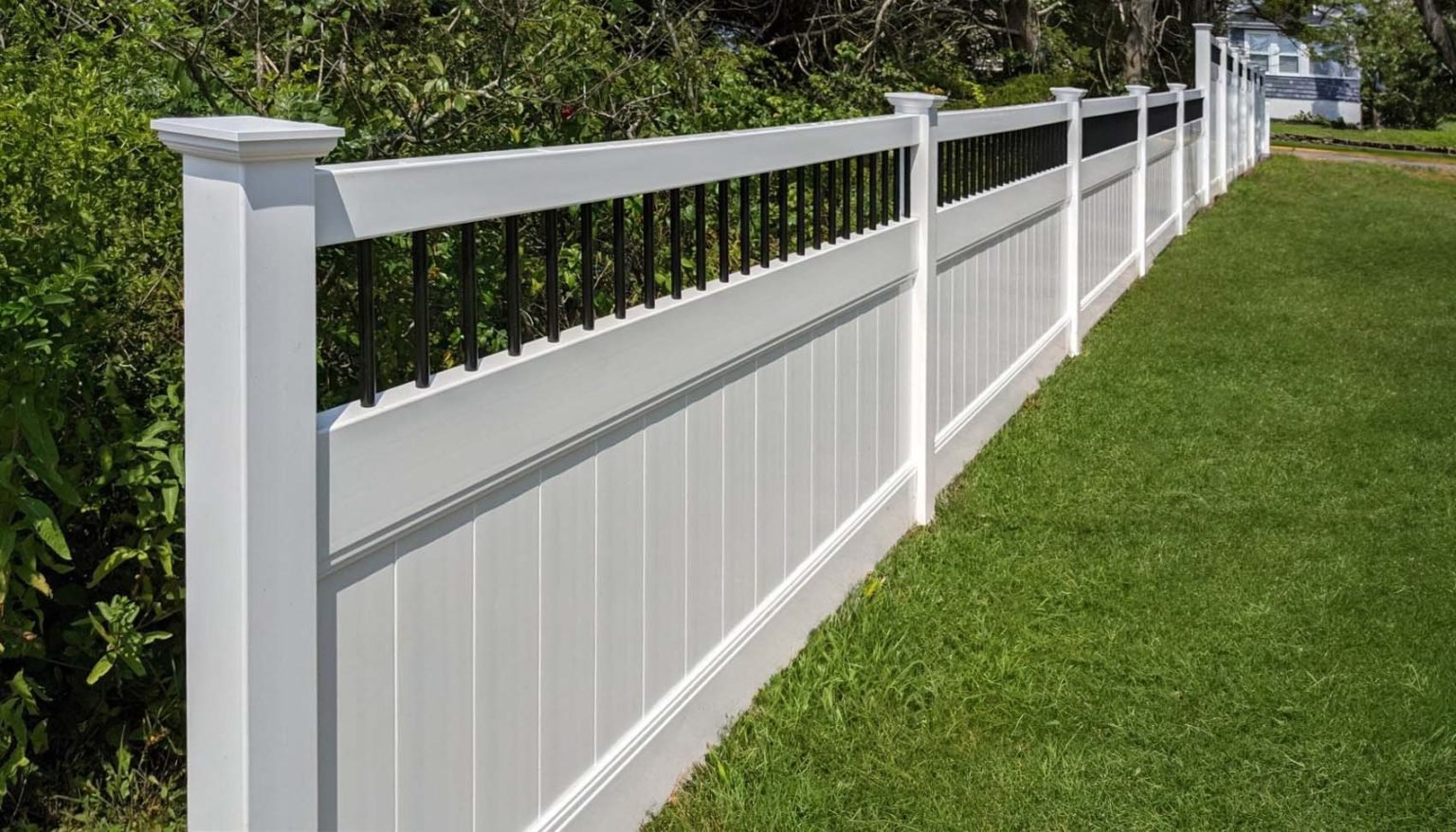 4 Ft White Vinyl Fence | Purcellville, VA - 003