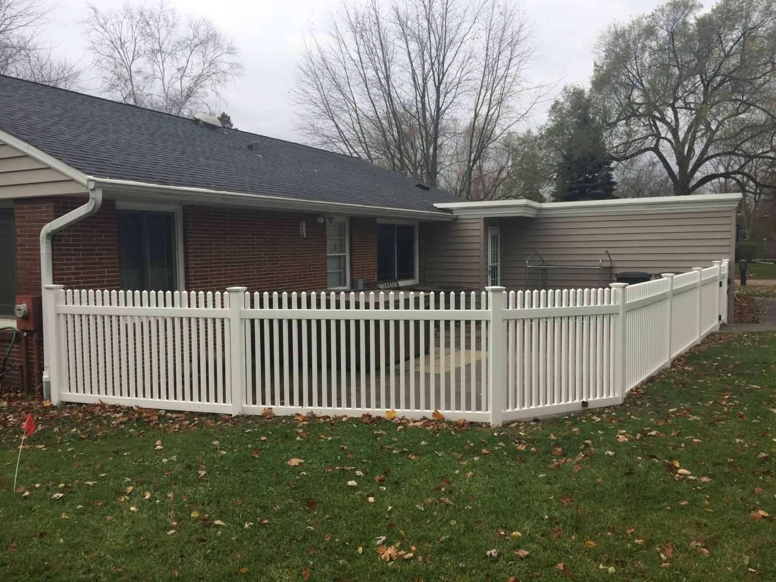 4 Ft White Vinyl Picket Fence | Chantilly, VA - 006