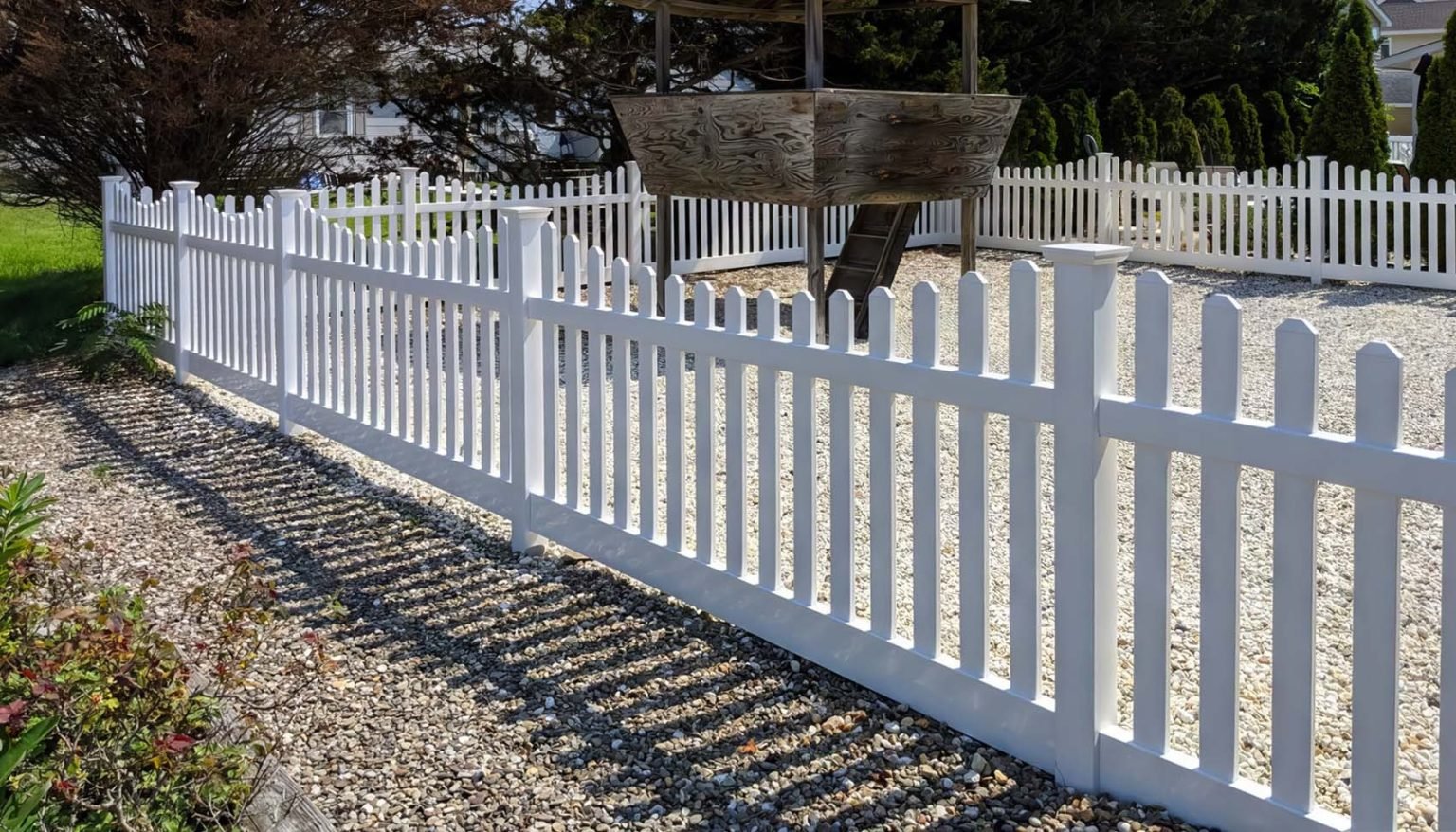 4 Ft White Vinyl Picket Fence with Dip | Lorton, VA - 018