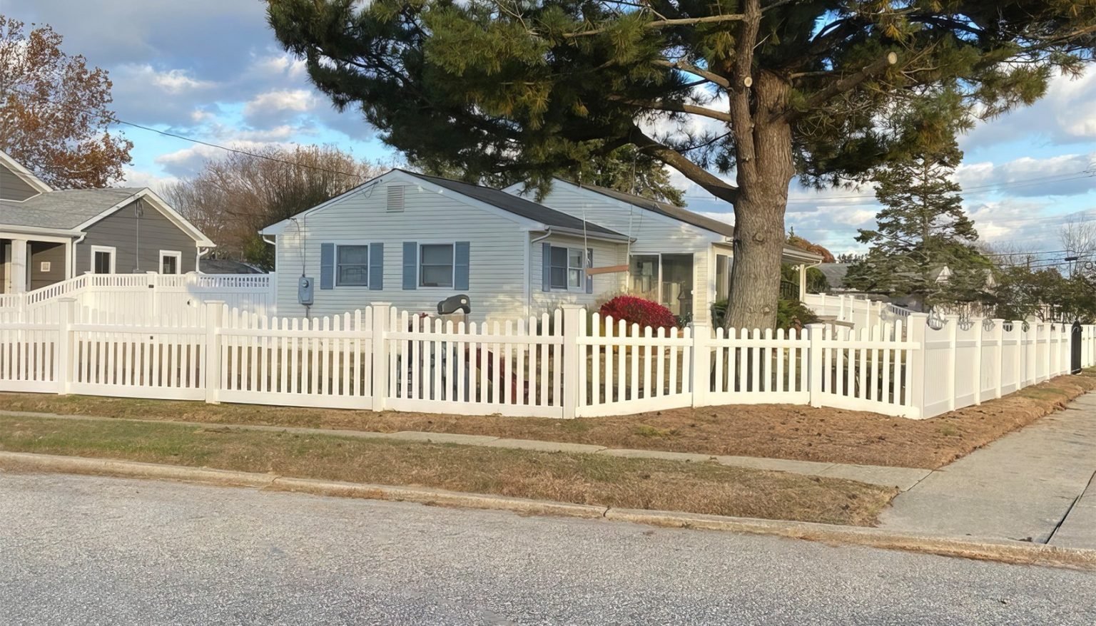 4 Ft White Vinyl Picket Fence with Dip | Occoquan, VA - 020