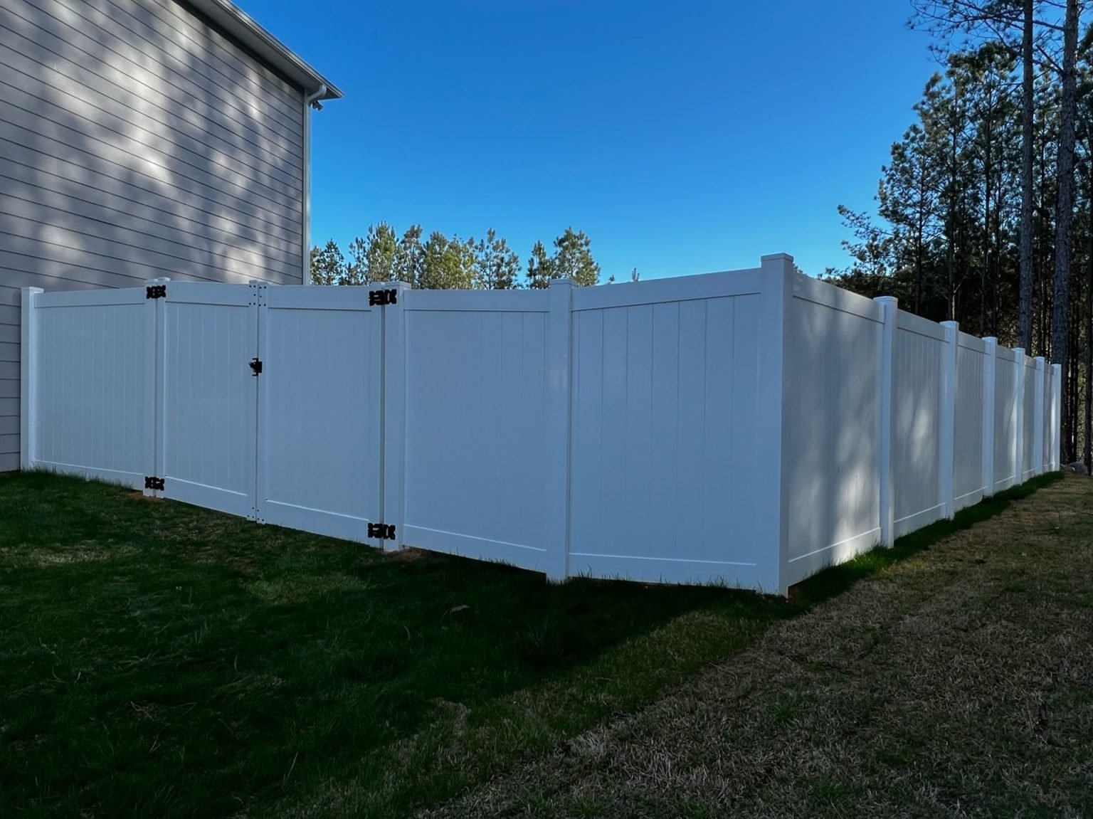 6 Ft White Vinyl Privacy Fence Double Gate | Gainesville, VA - 058