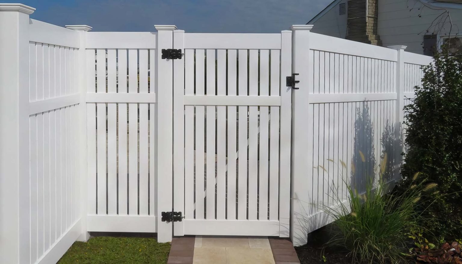 6 Ft White Vinyl Semi Privacy Fence Single Gate | Chantilly, VA - 078