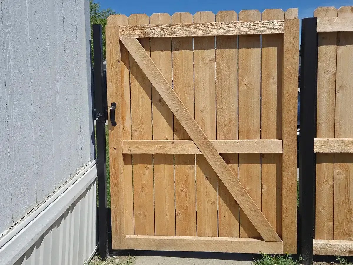 6 Ft Wood Fence Single Gate | Herndon, VA - 078